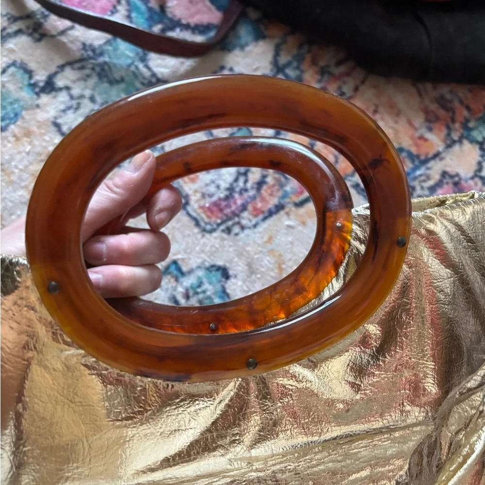 Vintage Lucite handles Chic Gold Clutch with Tortoise Shell lucite Detail - Picture 4 of 5